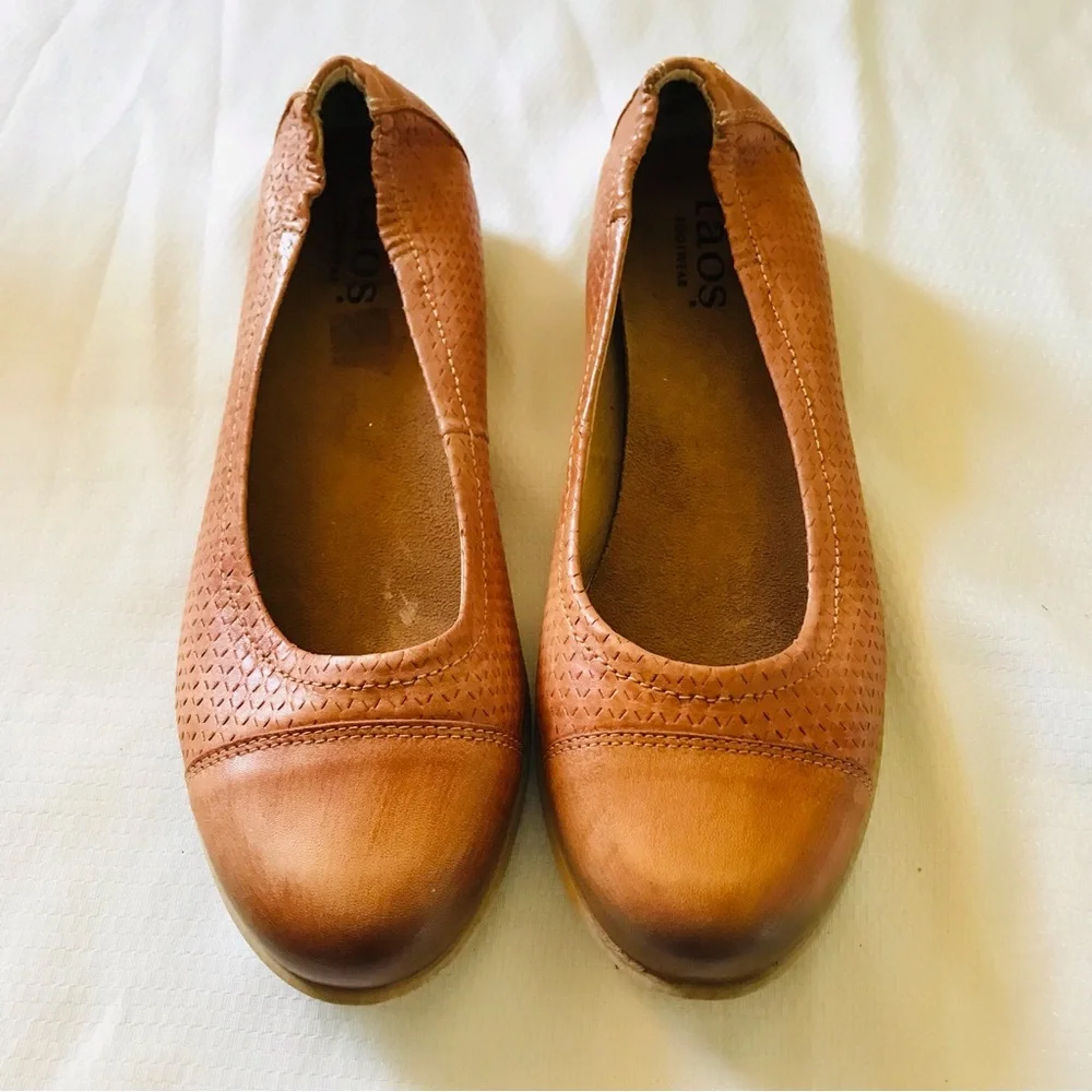 Taos Footwear Women's Tan Leather Perforated Ballet Flats
